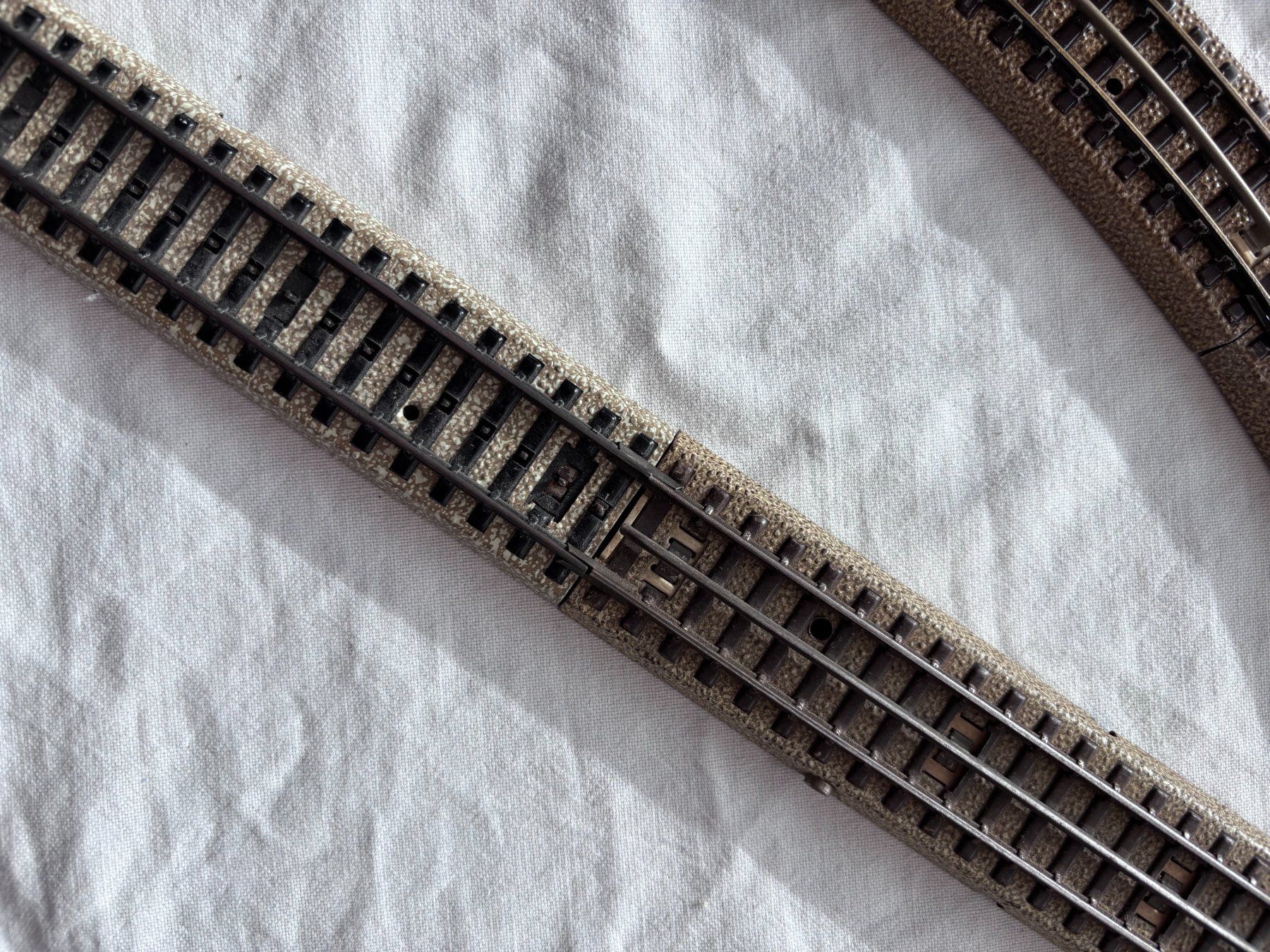 Märklin Modelleisenbahnen: Märklin Geleise – Gebraucht aus Orpund von Shivatiger 9