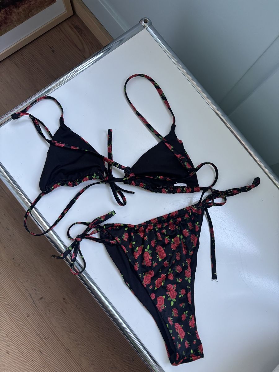 Tezenis Badekleider & Bikinis: Bikini Tezenis Gr. S Schwarz mit Rosen – Gebraucht aus Bern von emski 1