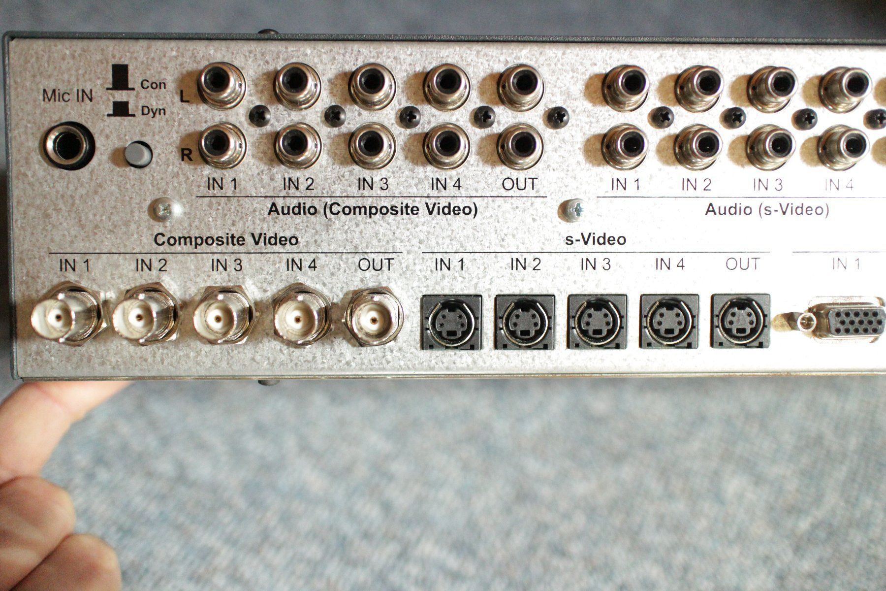 Strumenti musicali: audio video selector en parfait état – Usato da Vaulion venduto da akedia 3