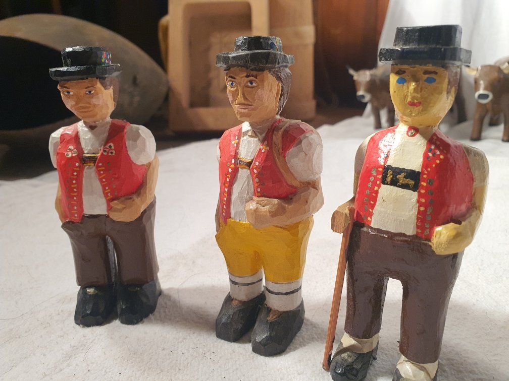 Figuren: 3 wunderschöne Sennen handgeschnitzt – Gebraucht aus Häggenschwil von hae_dgp2