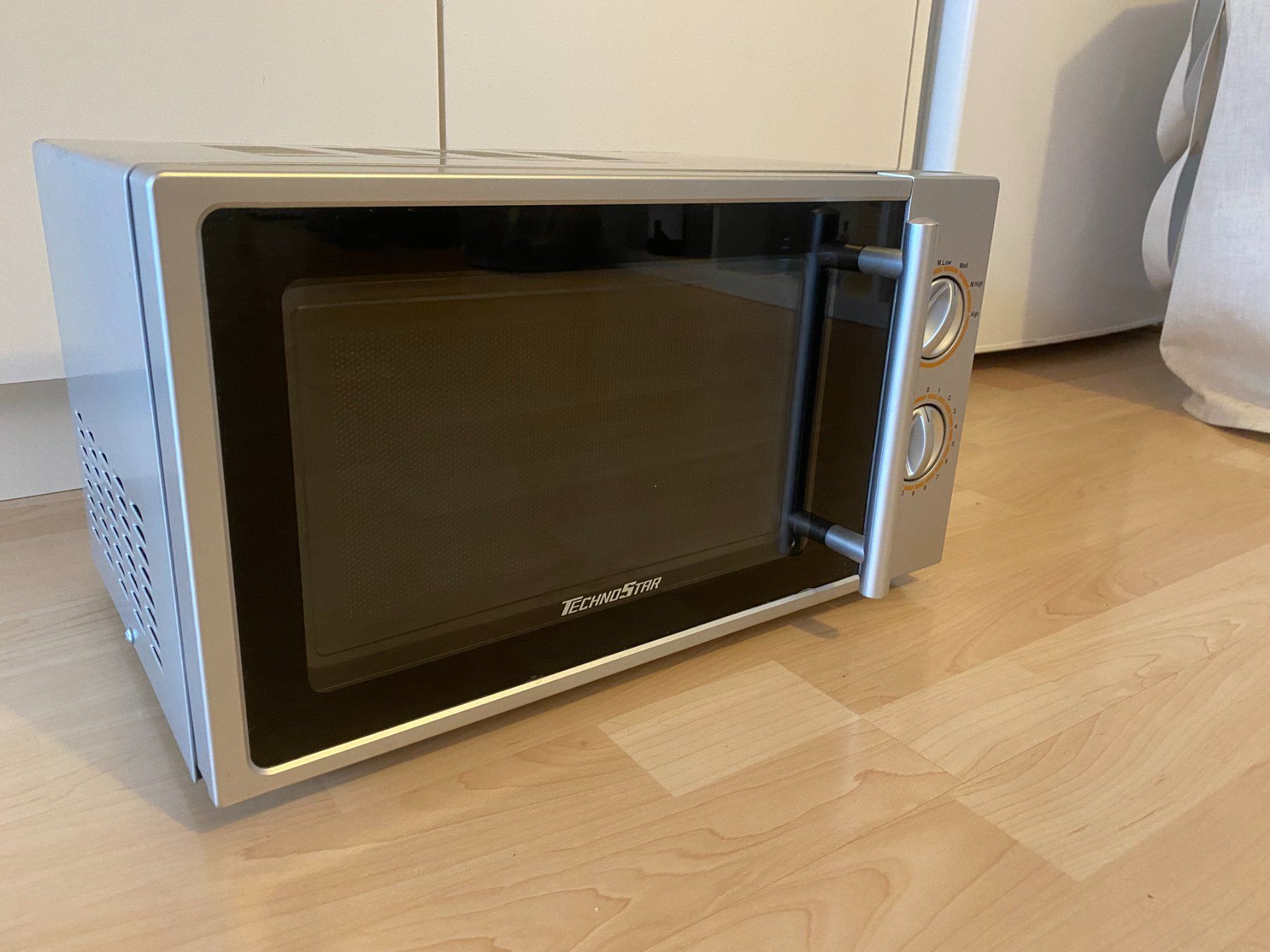 Appareils de cuisine: Mikrowelle Technostar 700 Watt – D'occasion à Maur par timmy64 2