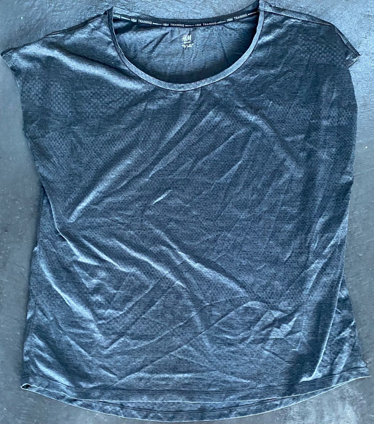 H&M T-Shirts: Sportshirt von H&M M – Gebraucht aus Chur von simhofstr