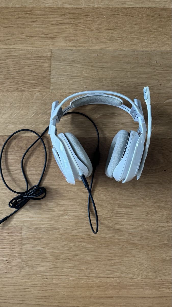 Astro Gaming Kopfhörer: Astro Gaming A40 Headset weiss – Defekt aus Bern von Nimaxha