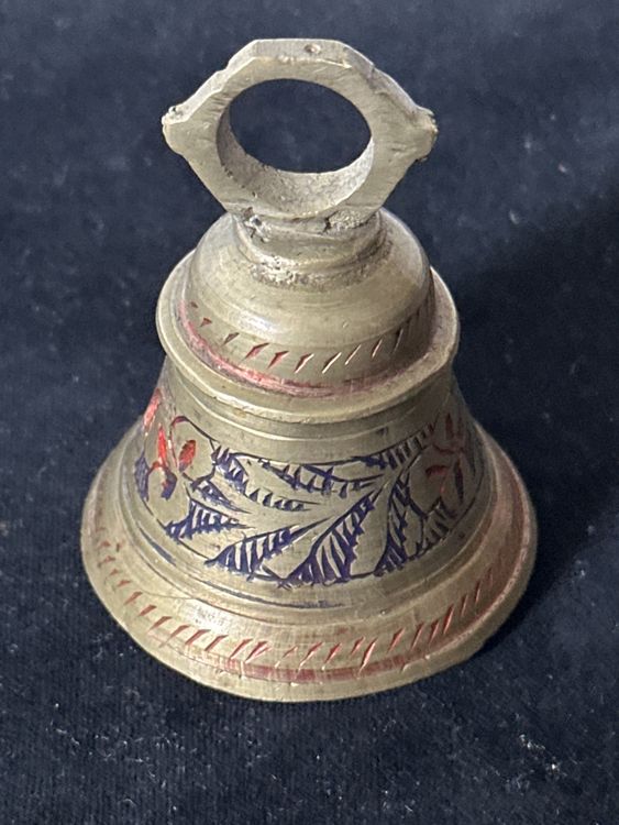 12 Rustikale Eisenblech-Glocken – Handgefertigt, Vintage, 8,9 Cm Hoch