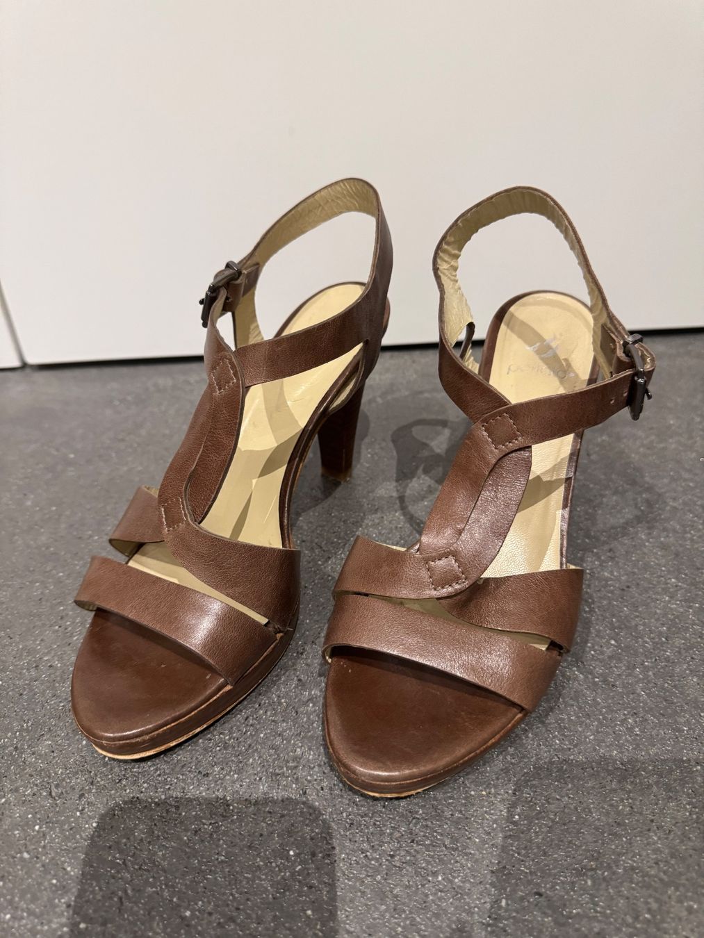 Scarpe da donna: Sandalen, Grösse 39 – Usato da Flüeli-Ranft venduto da Mari_Posa22