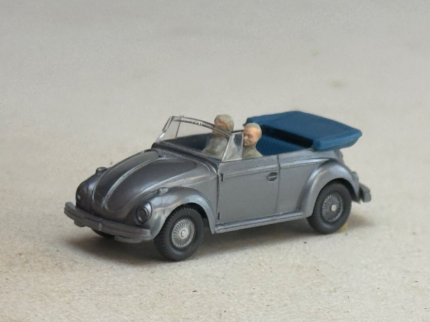 Wiking Modellautos: VE1- Wiking VW Käfer Cabrio silbern – Gebraucht aus Elm von Wikmtz