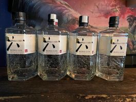 4 Stk. leere Roku Gin Flaschen