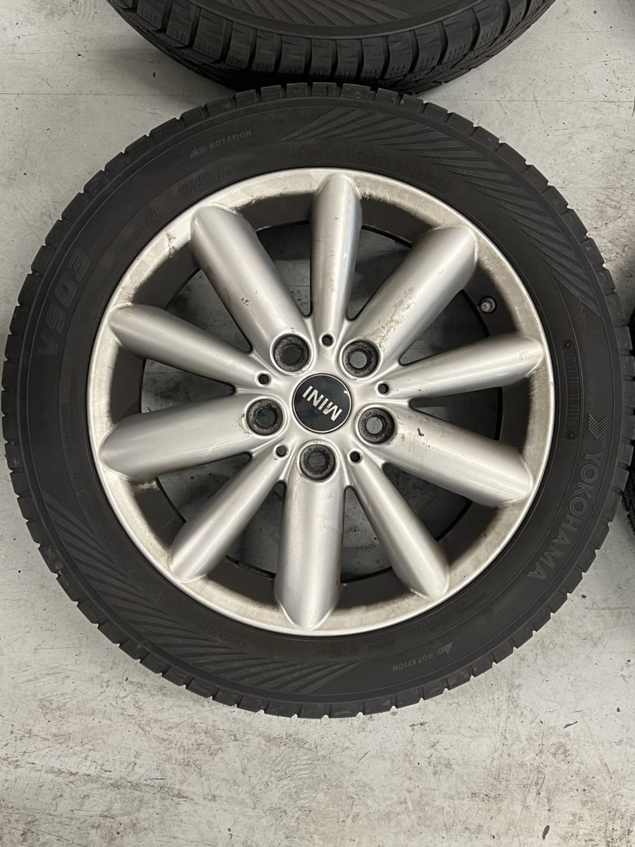 Mini Jantes: Winterkompletträder Mini Cooper 175/60/16 – D'occasion à Hünenberg par Auto-Klinik01 1