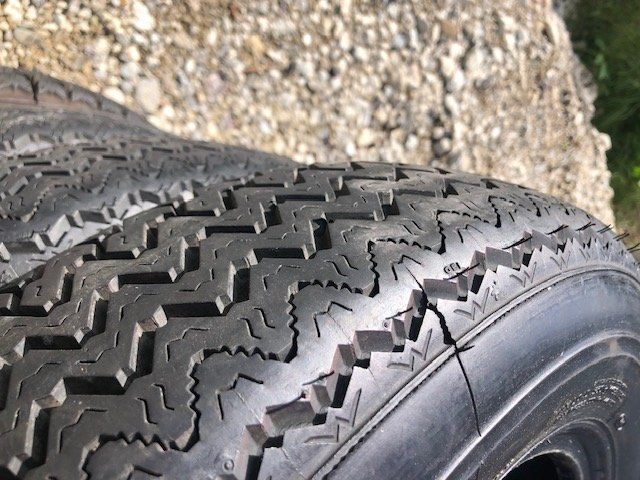 Alle Autoersatzteile: Pneu 165 x 15 Triumph MG – Gebraucht aus Dürnten von Kiosk7 6