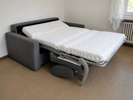 Schlafsofa grau Stoff 2-Sitzer guter Zustand