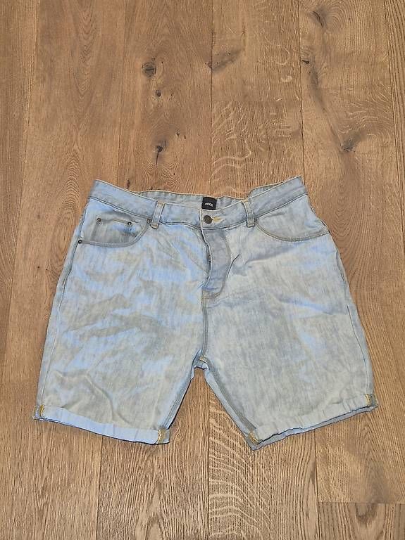Jeans: Asos Jeans-Shorts Grösse 34 – Gebraucht aus Embrach von pet_vm5r