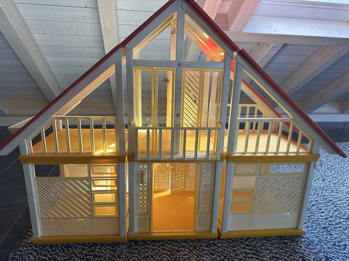Barbie Puppenhäuser & -möbel: Altes Barbie-Haus – Gebraucht aus Münchenbuchsee von Lenga 1