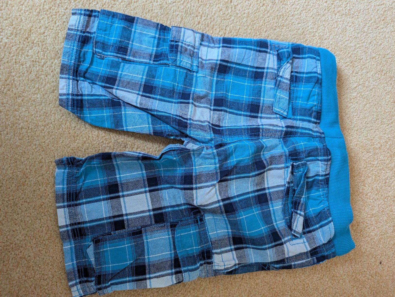 Pantalons: Shorts, Gr. 122 – D'occasion à Winterthur par voan 4