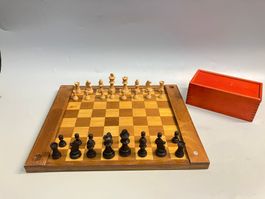 Schach mit Mühlespiel Nünistei.