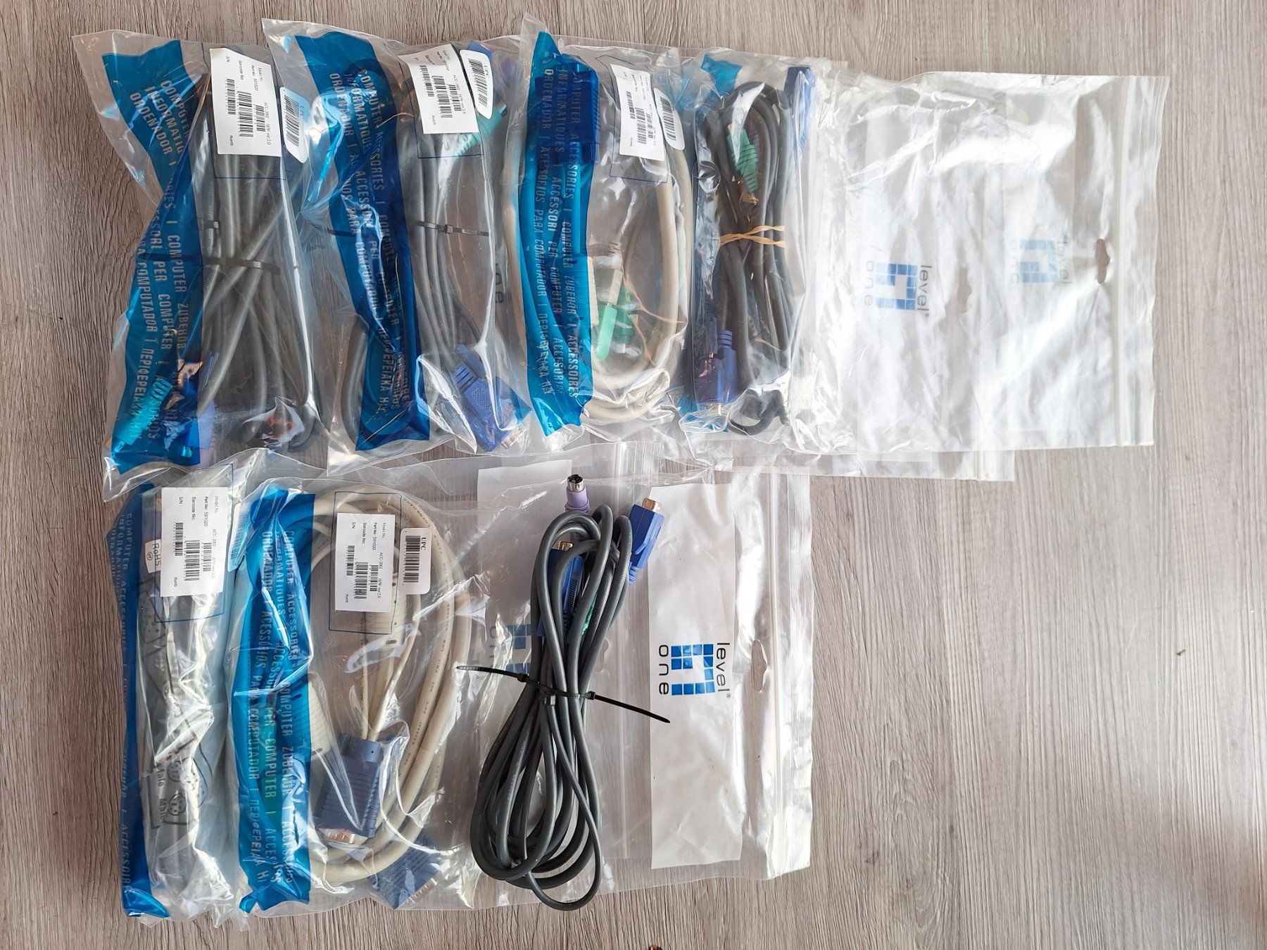 Server: Console KVM 8 port avec clavier et ecran 1U – Gebraucht aus Ferpicloz von bap_5dbb 6