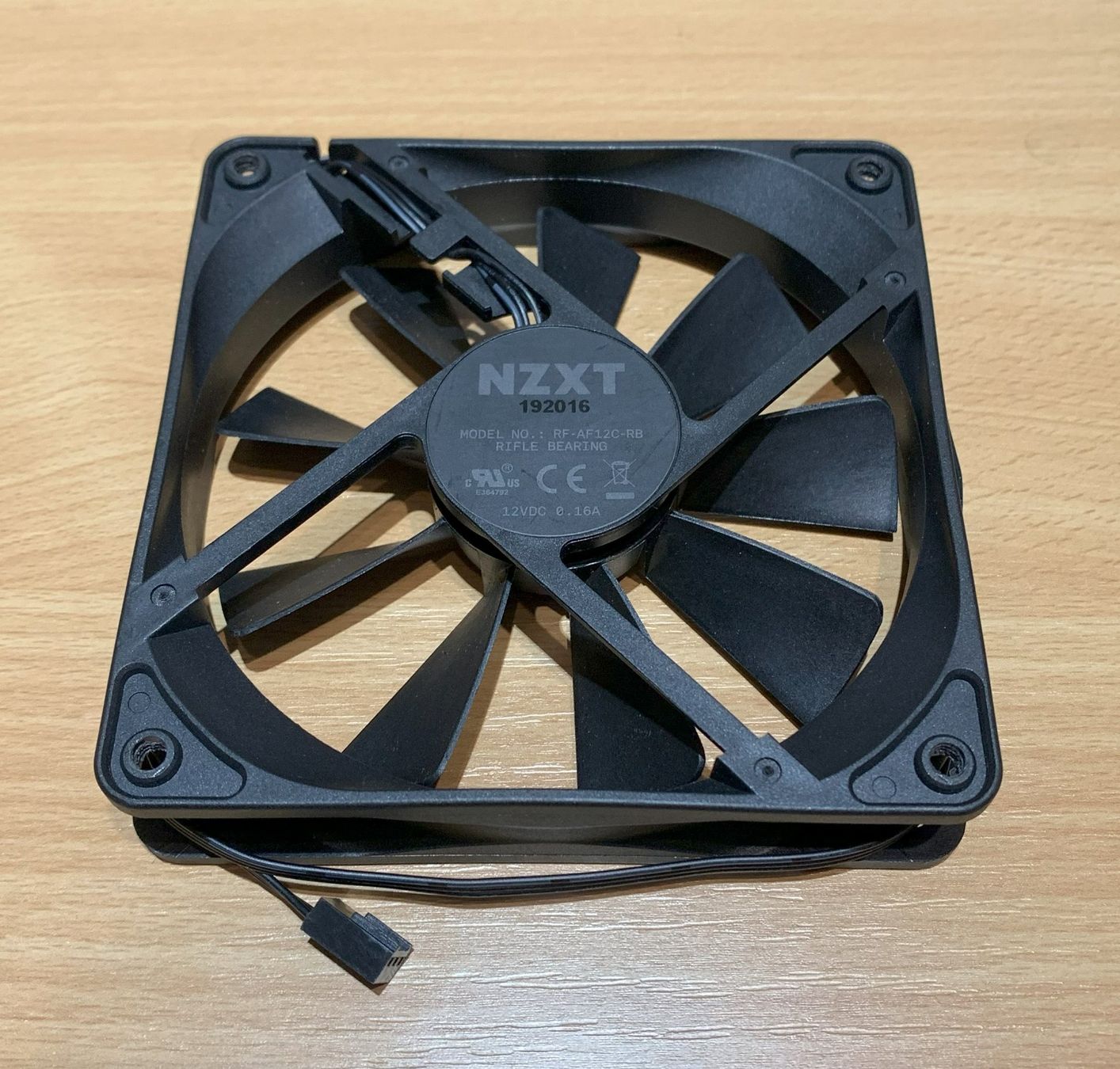 NZXT Ventilatori: NZXT 120mm RF-AF12C-RB Lüfter – Nuovo (secondo la descrizione) da Nussbaumen Ag venduto da TroedelTrubel_GmbH 2