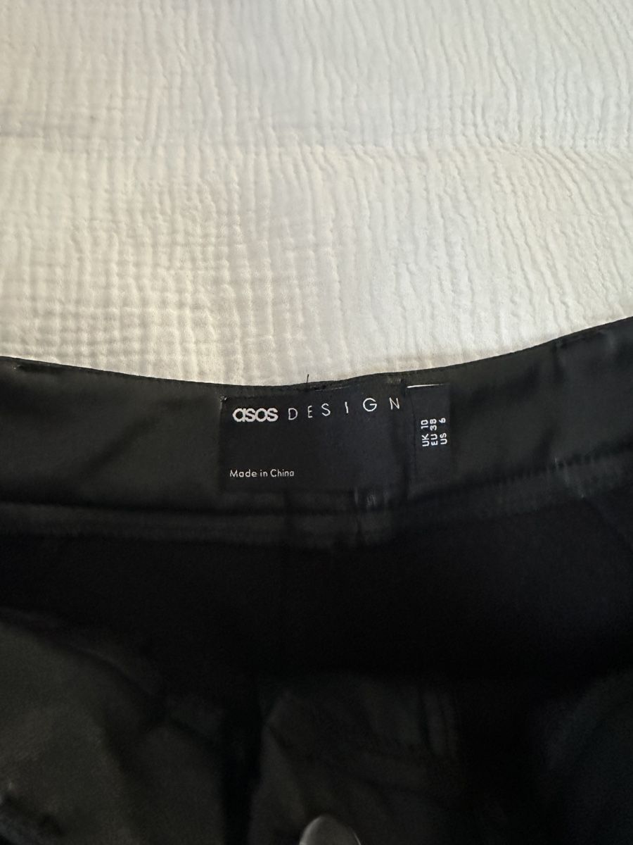 Asos Pantaloni: Asos Ledershorts – Nuovo (secondo la descrizione) da Zürich venduto da jennixrk 1