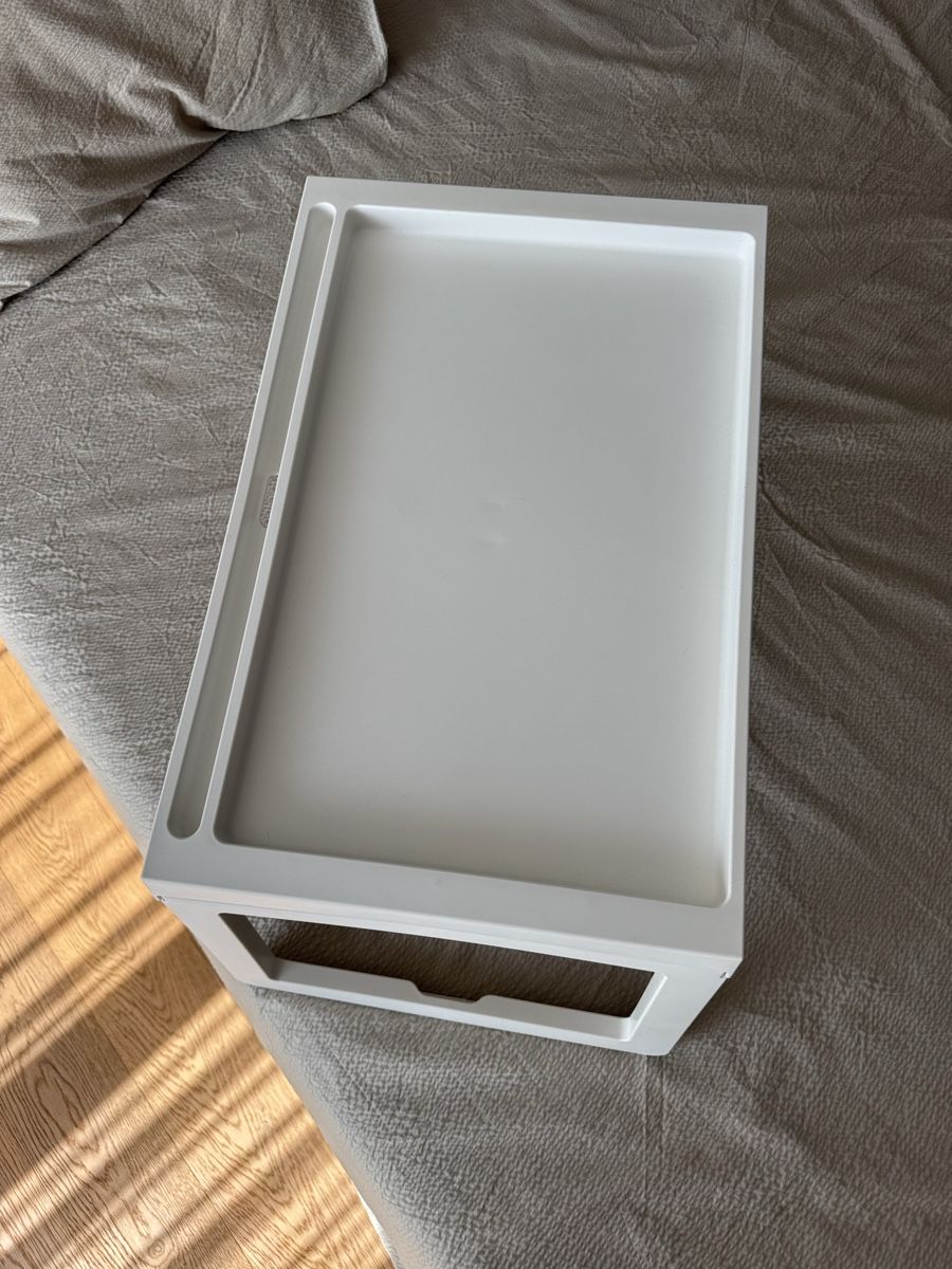 Ikea Plateaux: IKEA KLIPSK Tablett/Bett-Tray, klappbar, hellgrau – D'occasion à Uetikon am See par happywishes 1