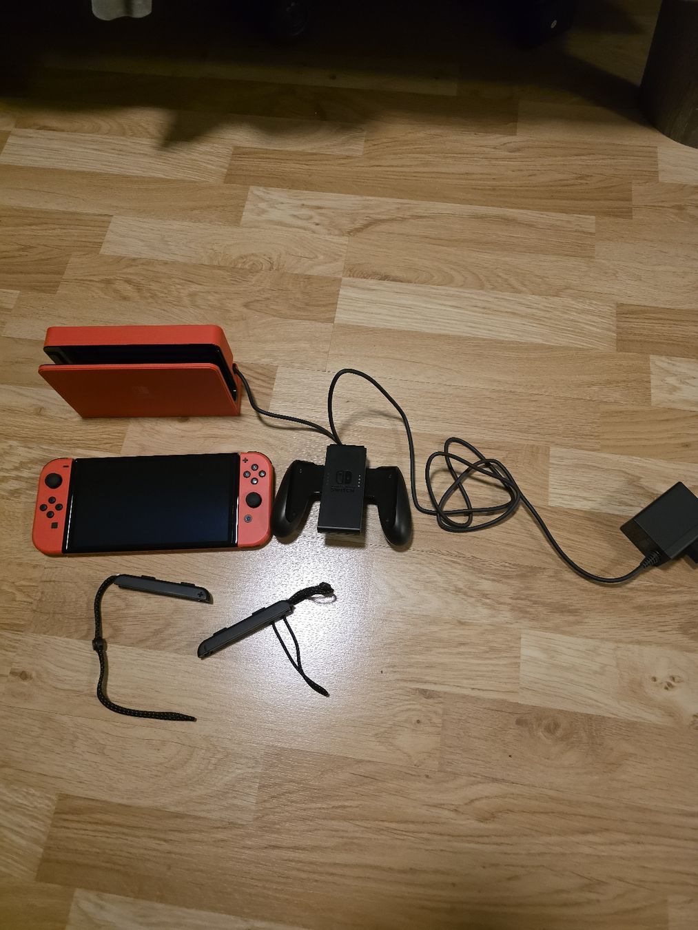 Nintendo Konsolen: Nintendo Switch OLED Mario Version – Gebraucht aus Niederweningen von system32