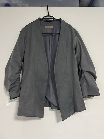 Grauer Blazer