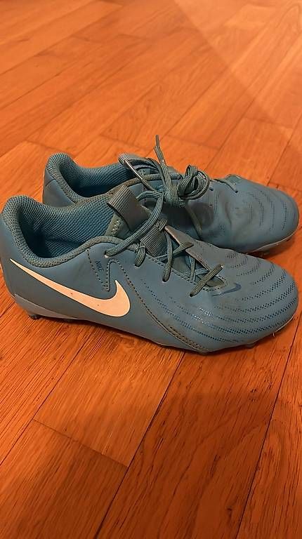 Scarpe da uomo: Zwei Fussballschuhe – Usato da Solothurn venduto da maevren 1