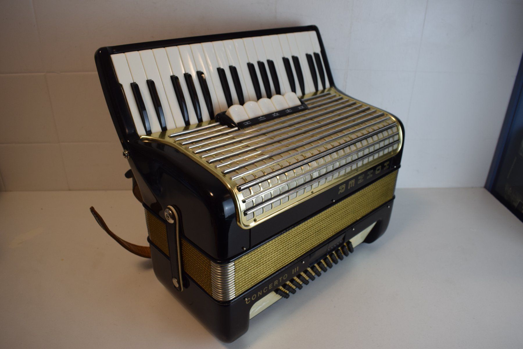Hohner Musikinstrumente: Akkordeon chromatisch Hohner Concerto III – Gebraucht aus Zürich von baumusik 1
