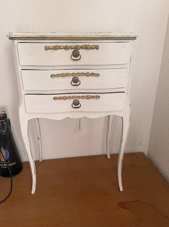Tavoli: Beistelltischli Shabbychic  – Usato da Opfertshofen SH venduto da pat_zk67
