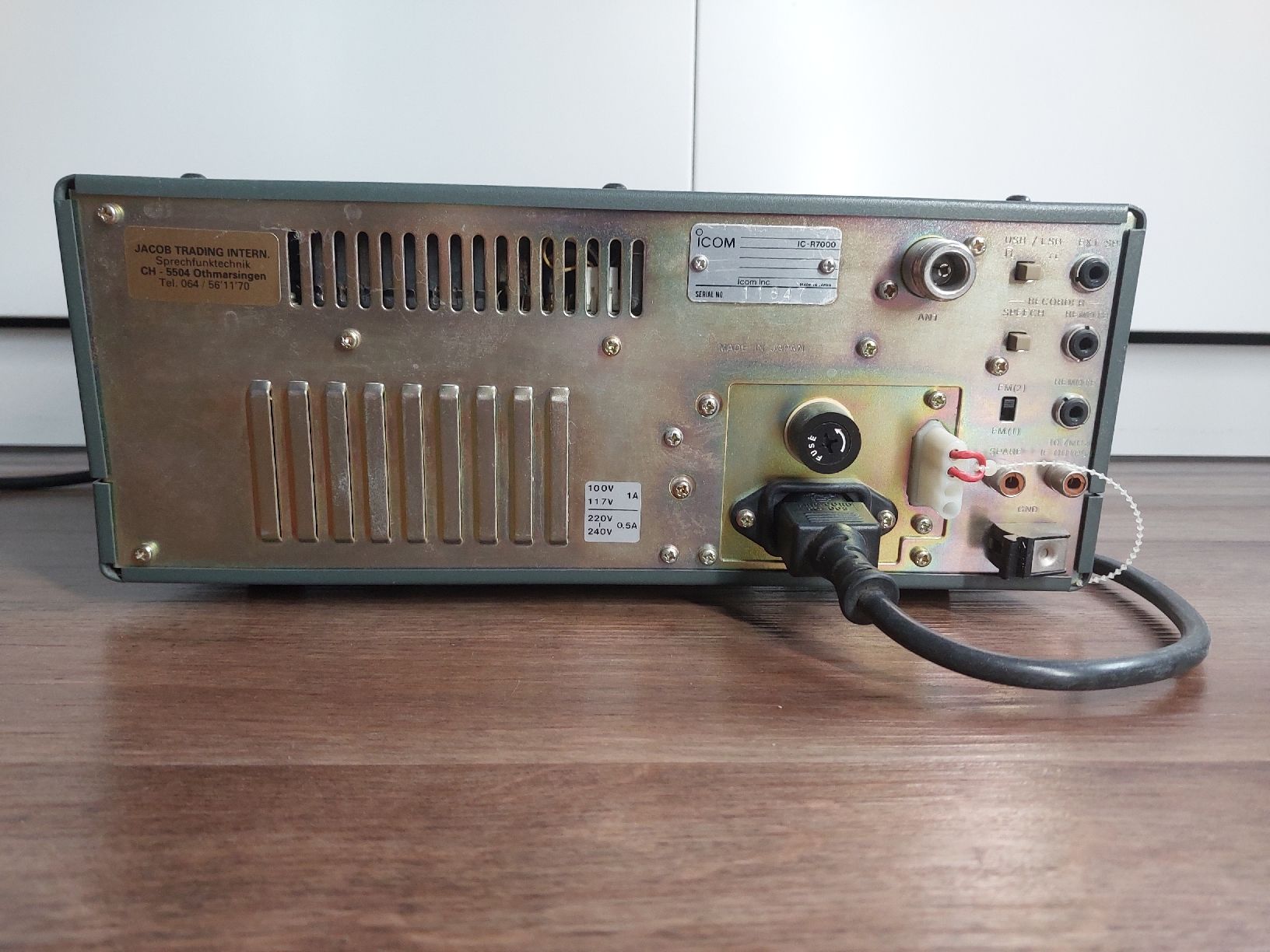 Icom Radiocomunicazione: Icom IC-R7000 Kommunikations-Empfänger – Usato da Eglisau venduto da HB9ELV 4