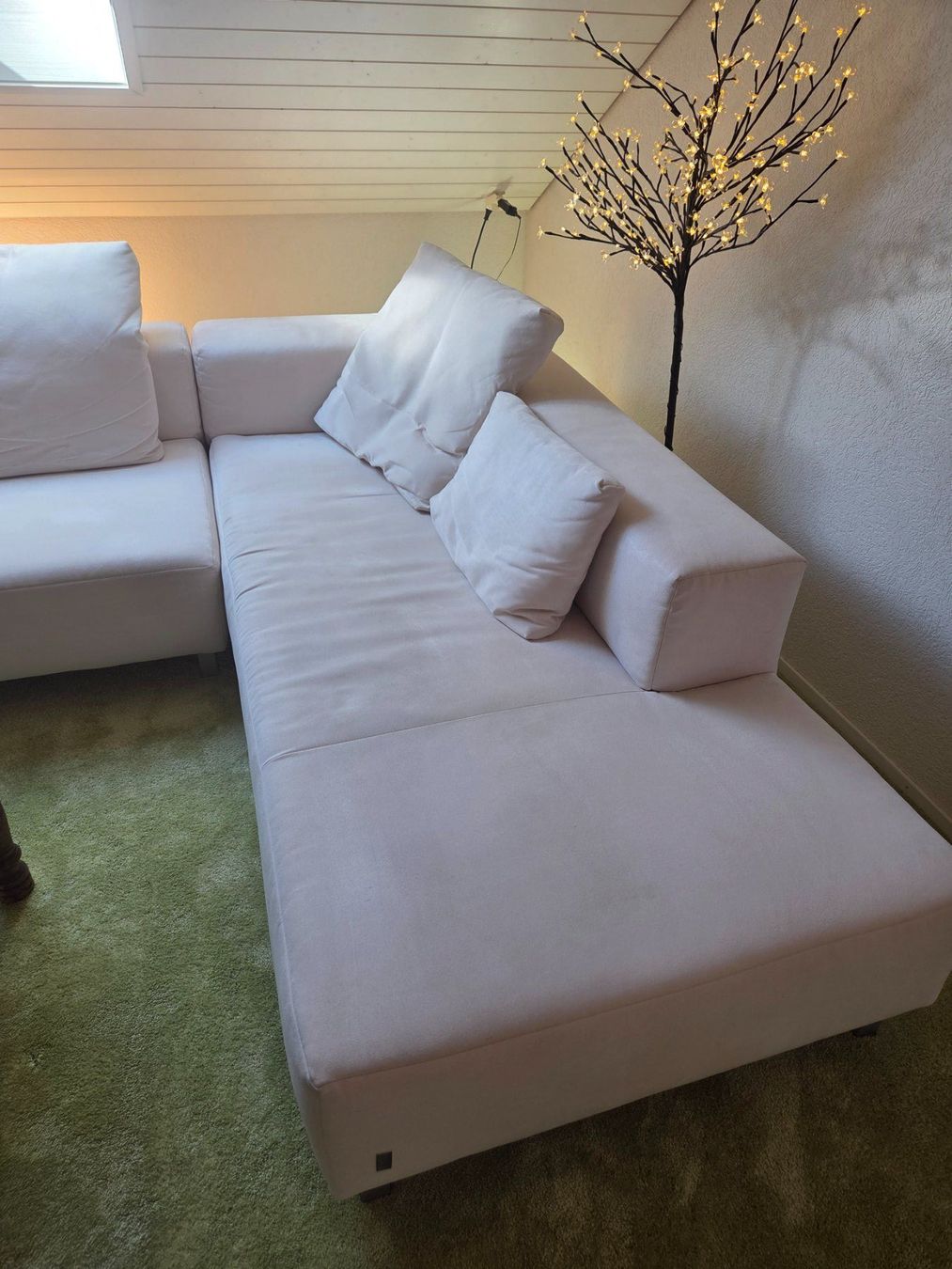 Sofas: Grosses helles Sofa mit div. Kissen – D'occasion à Guntershausen par luckyzucky 2
