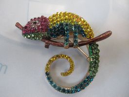 Chamäleon Brosche, funkelnd mit bunten Strass Steinen.