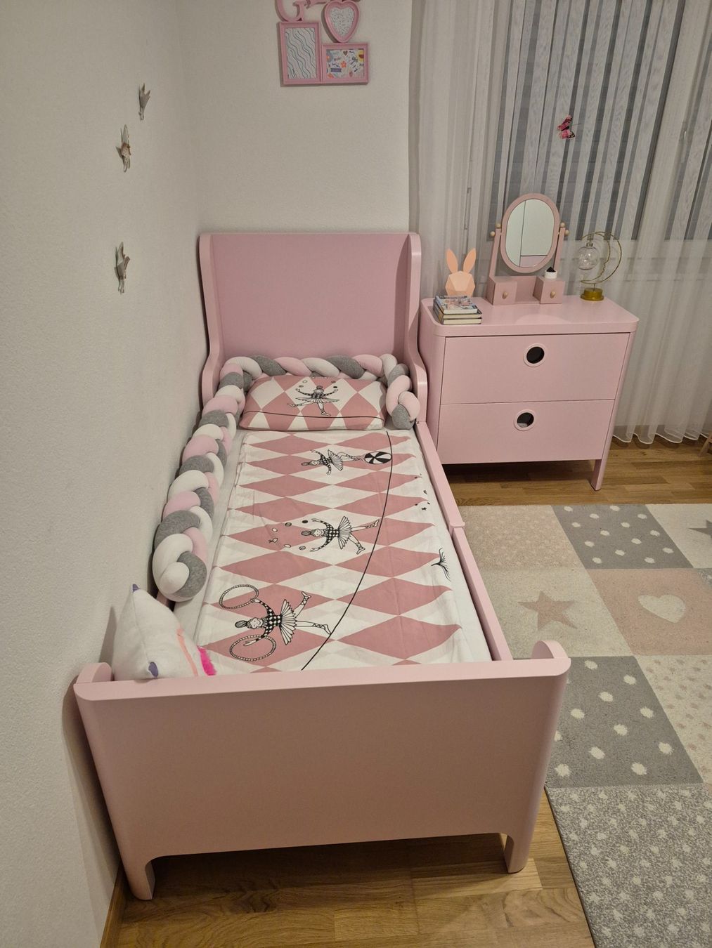 Ikea Lits: Pinkes Kinderbett + Kommode von Ikea – D'occasion à Ettiswil par Fatosioo