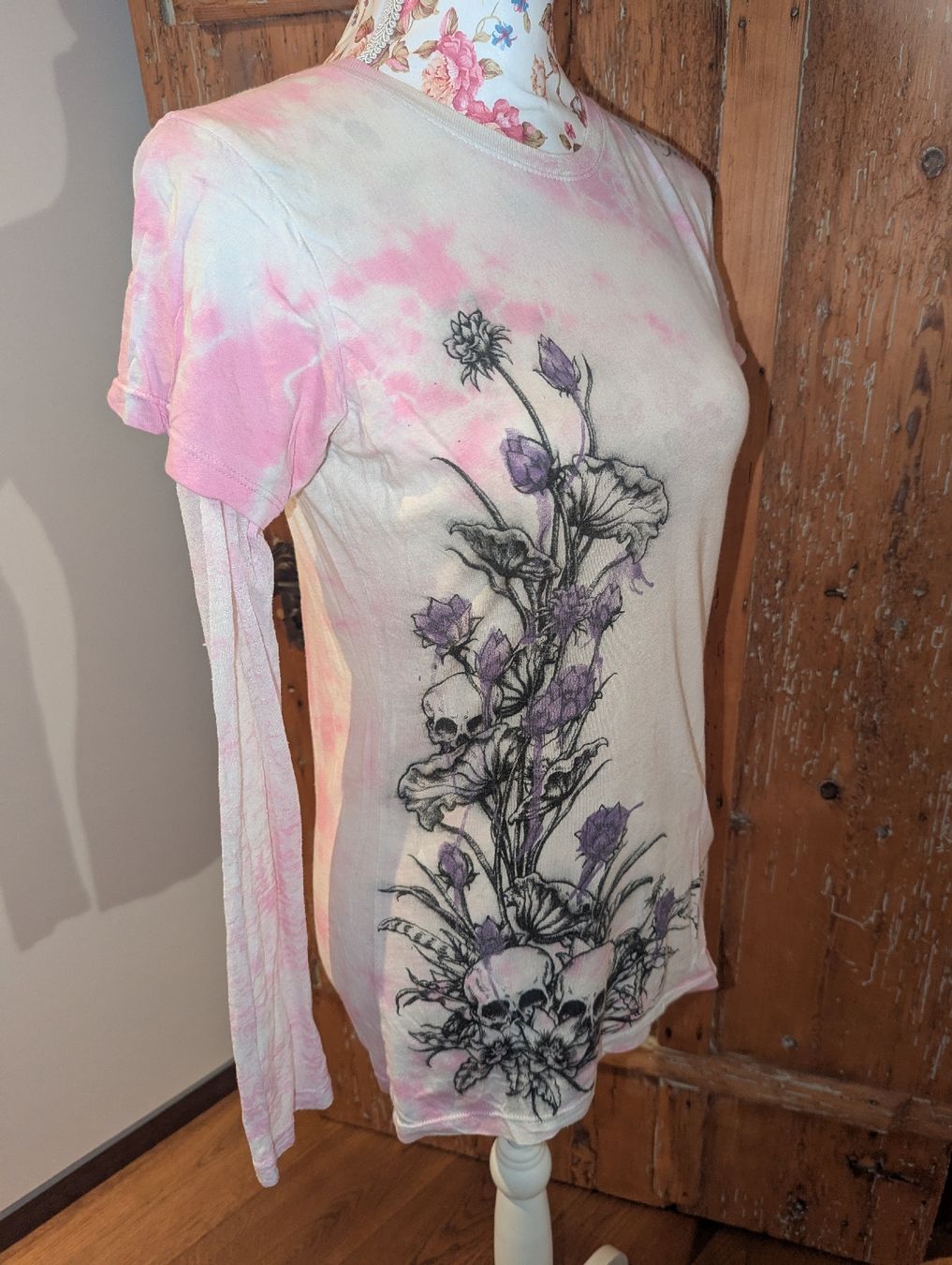 T-shirt: Sinful by Affliction Langarmshirt - Batik Rosa Skull-Print – Usato da Altendorf venduto da Eistoelter 1