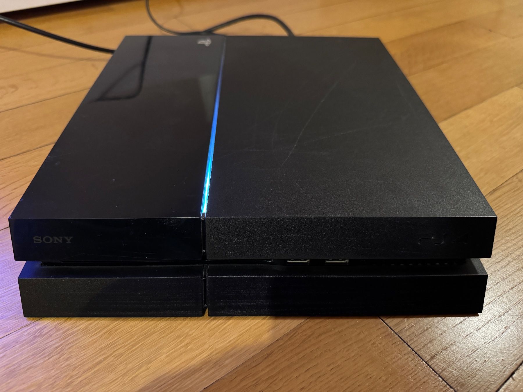 Sony Console: Playstation 4 inkl. 2 Controller – Usato da Luzern venduto da Banane1901 2