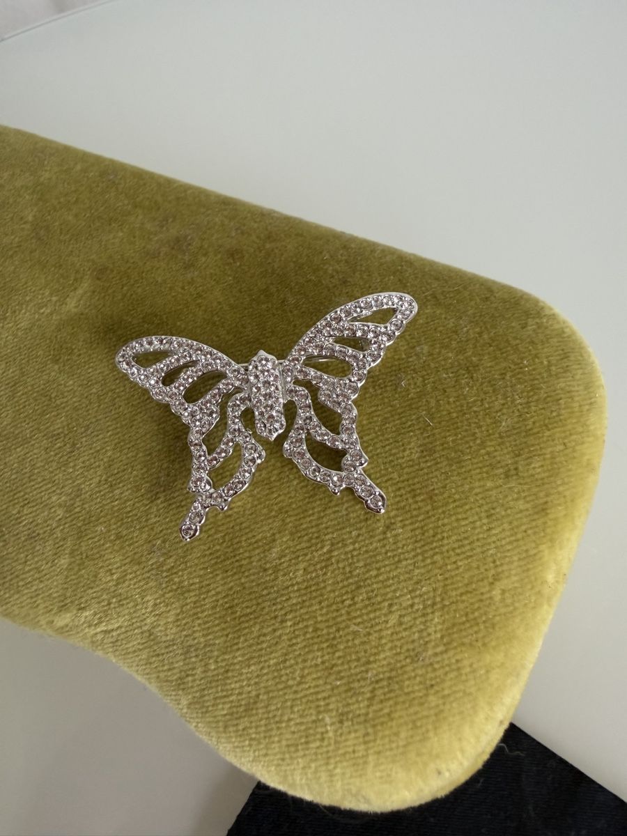 Swarovski Spille & Fermagli: Broche papillon Swarovski ornée de strass – Usato da Cressier FR venduto da Kvito4ka 1