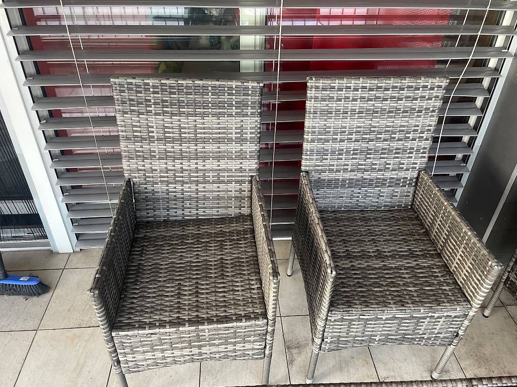 Set di tavolo e panche: Rattanmöbel – Usato da Niederhasli venduto da sev_d7hq 1