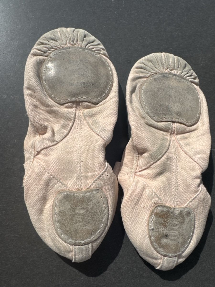 Bloch Schuhe für Mädchen: Bloch Ballettschuhe Stoff - 2 1/2 b – Gebraucht aus Küttigen von nomad_ 2