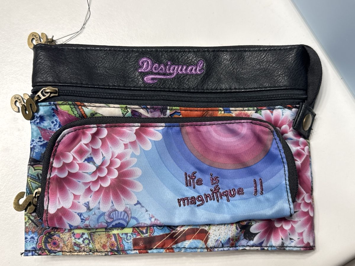 Desigual Custodie per cosmetici: Trousse DESIGUAL – Usato da Rancate venduto da Waly__