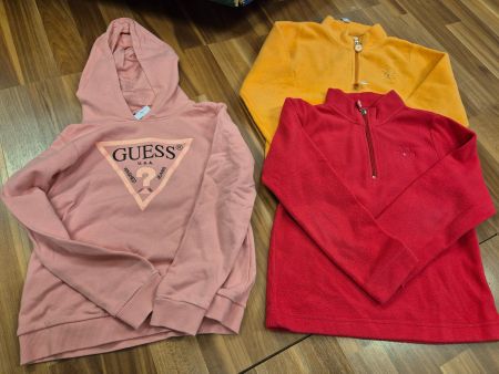 1 Guess Pullover oder 2 Fliesspullis Gr. 122 K29