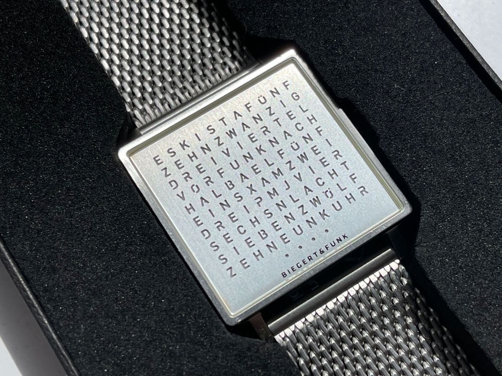 Qlocktwo W Armbanduhr Fine Steel in Deutsch | Kaufen auf Ricardo