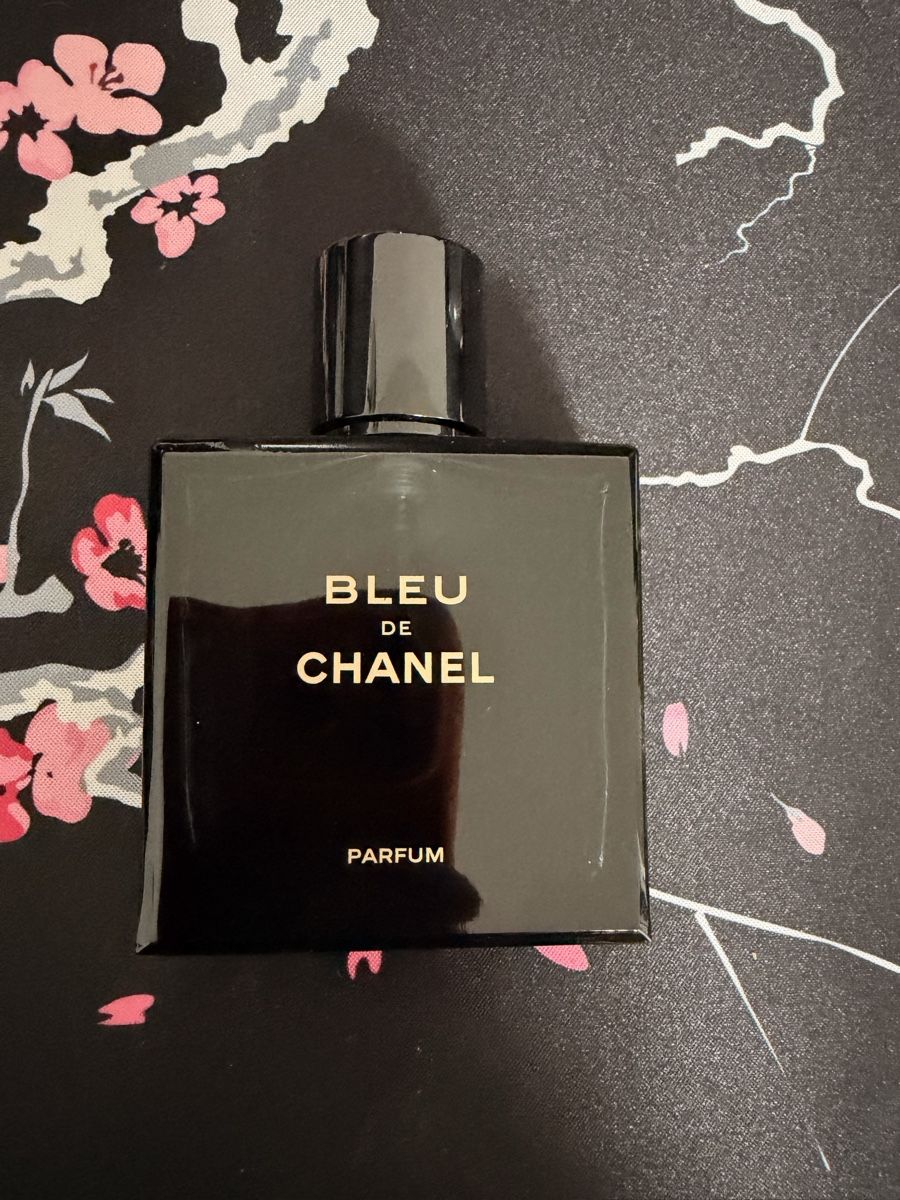 Chanel Profumi & Eau de Toilette: Bleu de Chanel, Eau de Parfum, 50ml, ca 60-70% voll – Usato da Zollikofen venduto da SeanMatti