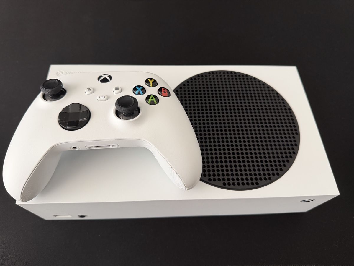 Microsoft Konsolen: Xbox Series S mit ein Weiss Controller  – Gebraucht aus Bülach von mitsuhashi