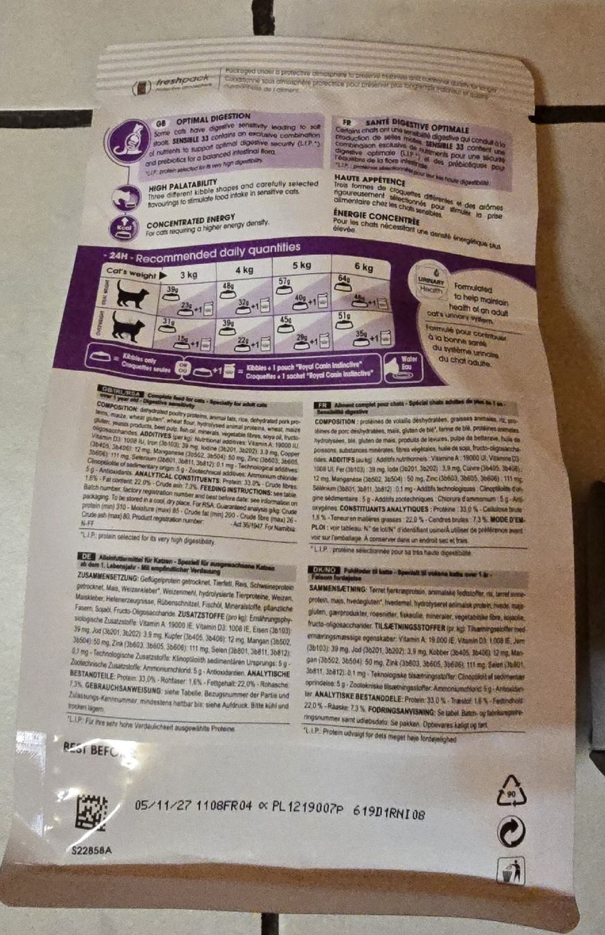 Mangimi: Royal Canin Sensible 33 Katzenfutter 400g + 259g  – Usato da Hüttikon venduto da Sybille91 2