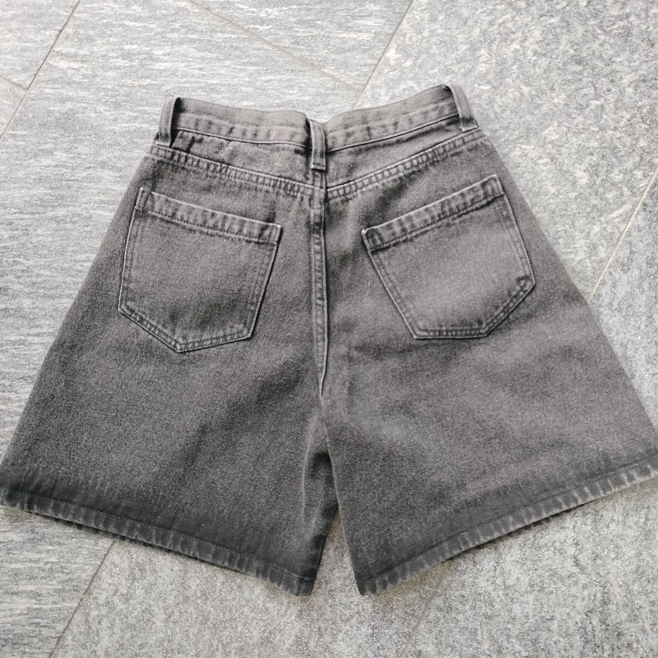 Pantaloni: Shorts von Poudre Organic – Usato da Bern venduto da Livia_de_berne 1