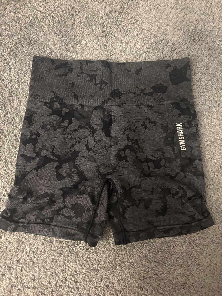 Gymshark Hosen: Gymshark Shorts – Gebraucht aus Meiringen von falke250