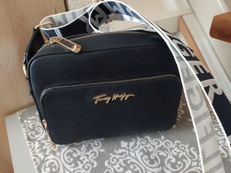 Tommy Hilfiger Handtasche dunkelblau u. neuwertig