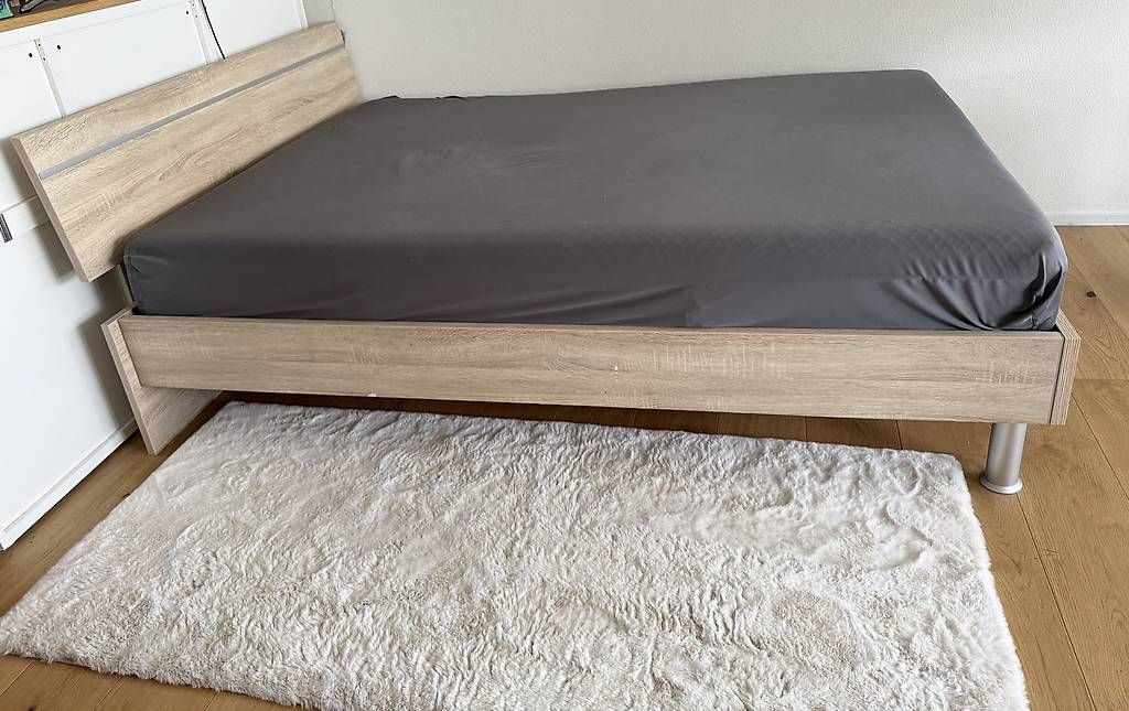 Letti: Schönes Bett – Usato da Sirnach venduto da cel_v855