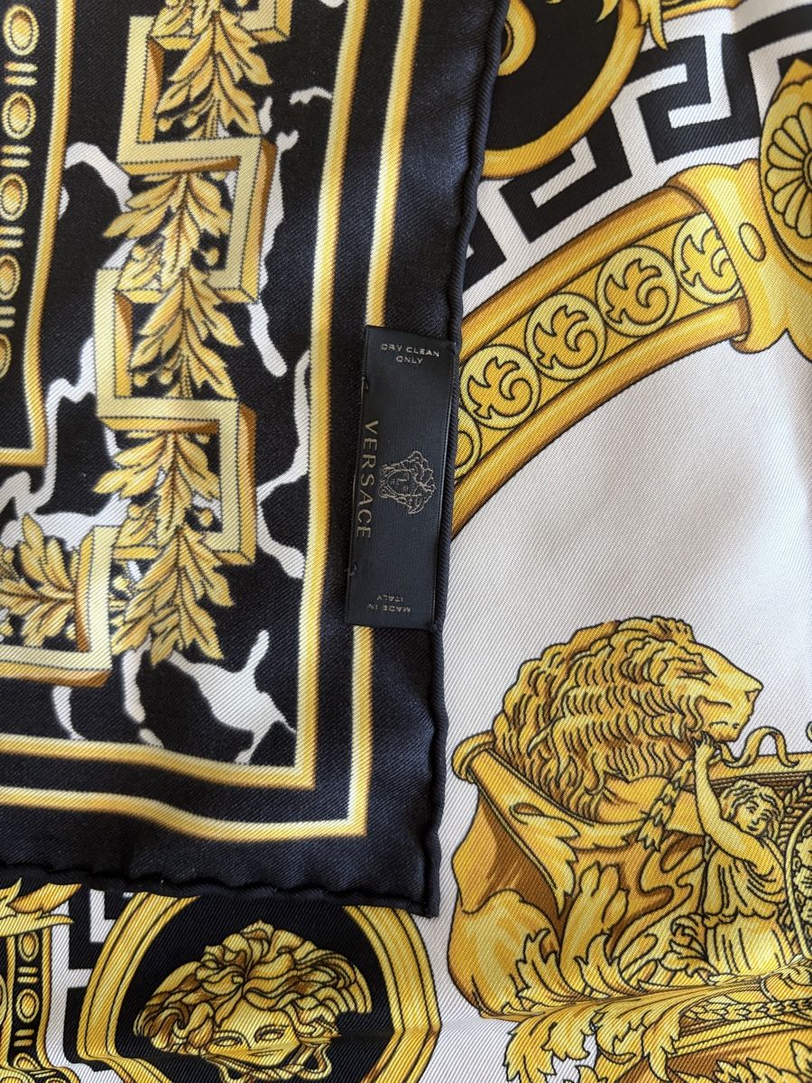 Foulard & Sciarpe: Versace silk scarf  – Nuovo (secondo la descrizione) da Zürich venduto da Moremoneymoney 1