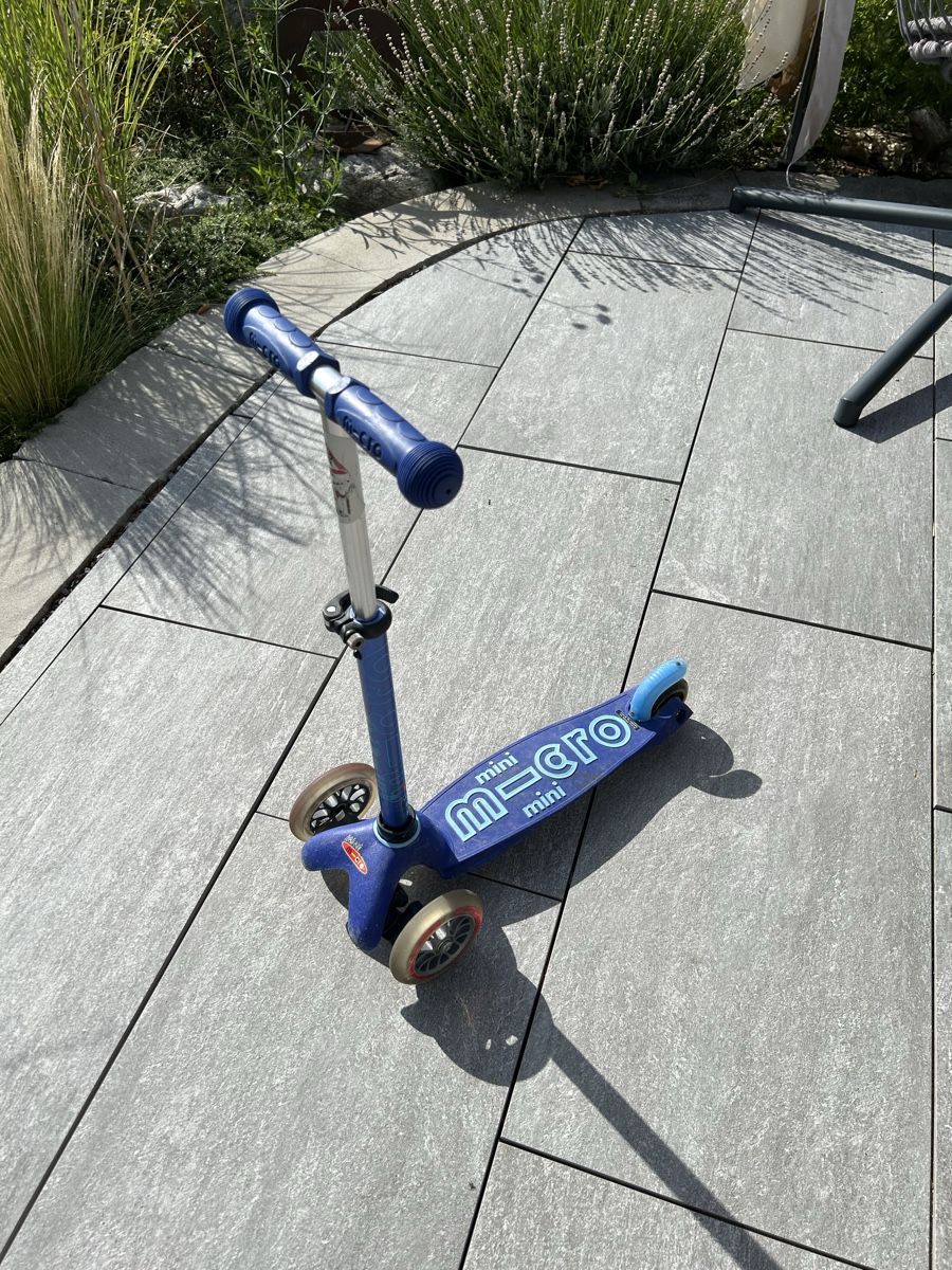 Micro Kickboard: Kinderroller Mini Micro blau gebraucht – D'occasion à Oberlunkhofen par doktor1313