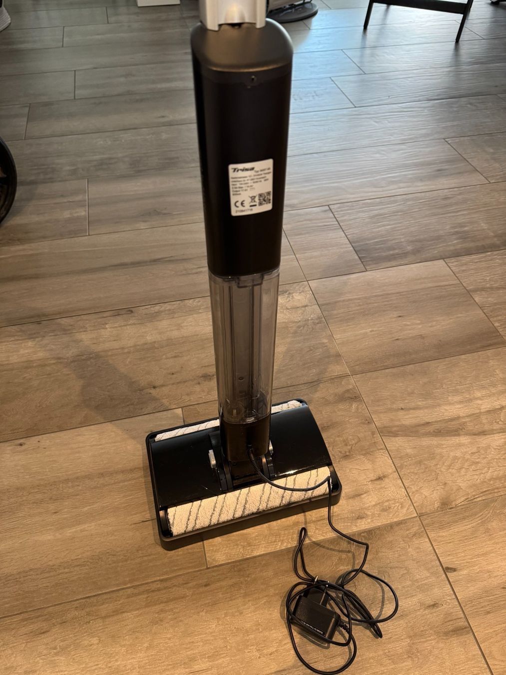 Sonstige Reinigungsgeräte: Trisa Aqua Performance Bodenwischer | Kabellos – Gebraucht aus Neuenhof von xr9r