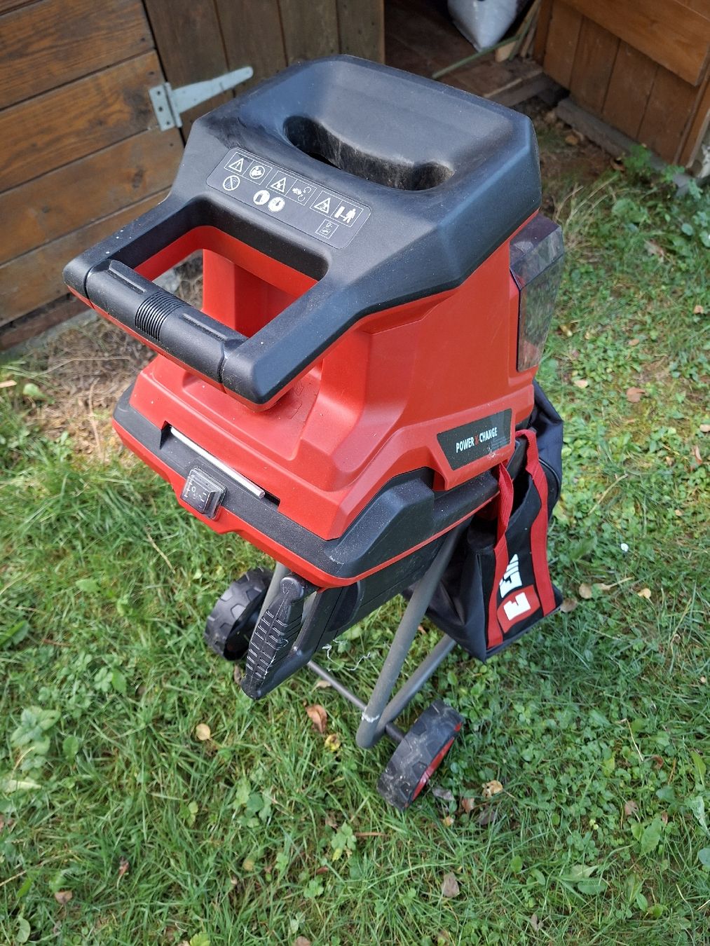 Einhell Trinciatrici: Broyeur de végétaux Einhell Redaxxo à batterie – Usato da Cressier NE venduto da SuperBalou 1